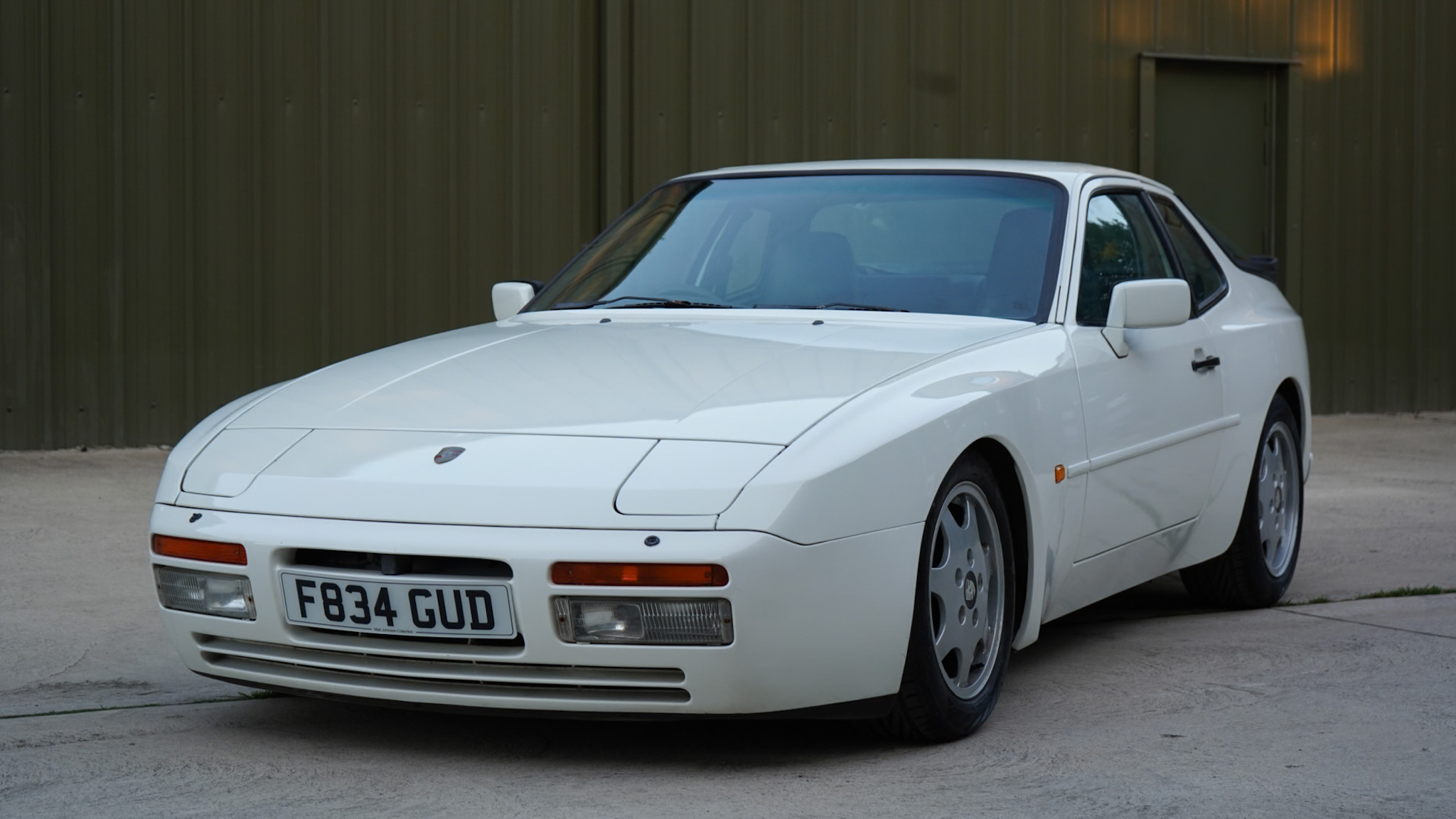 Porsche 944 S2 3.0L Front Angle View photo