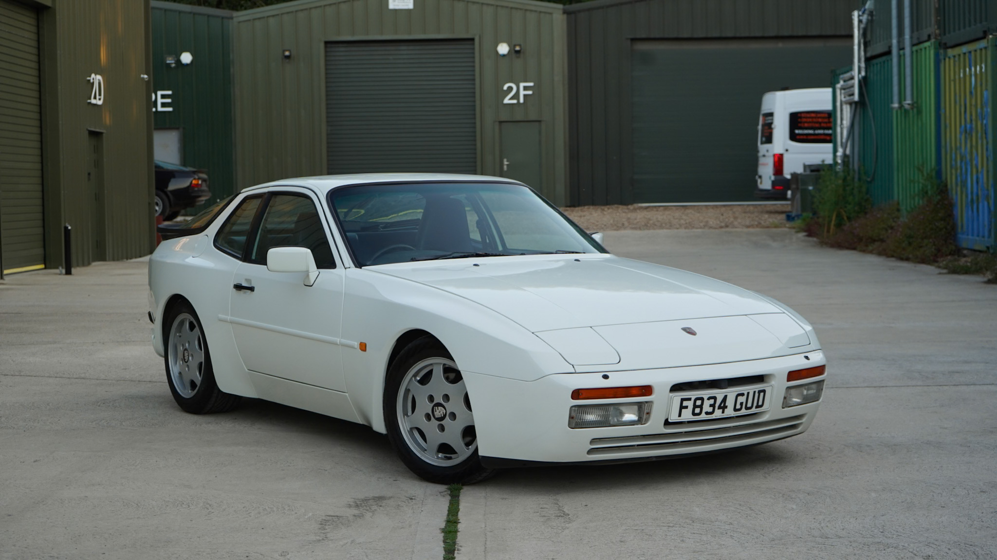 Porsche 944 S2 3.0L Front Side View photo