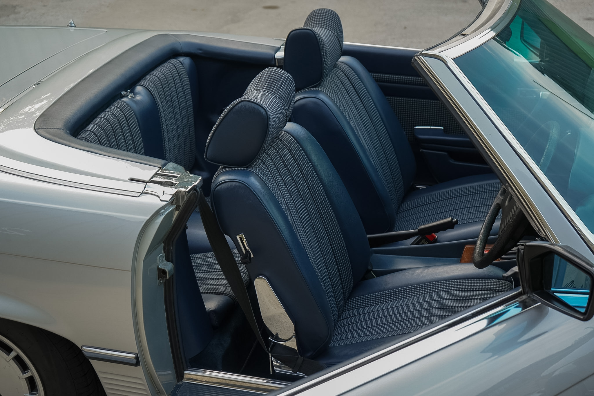 Mercedes-Benz 350 SL (R107) front seats and cabin view.