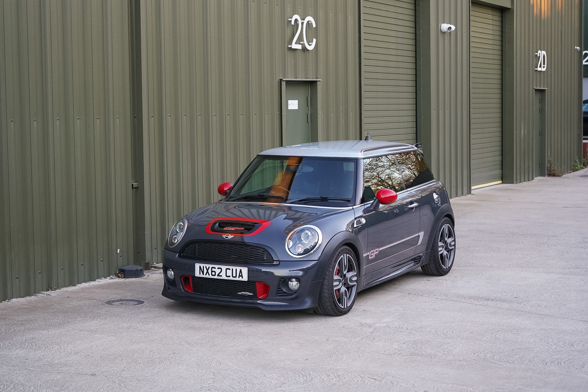 Dark grey MINI GP2 (R56) alternate front three-quarter view.