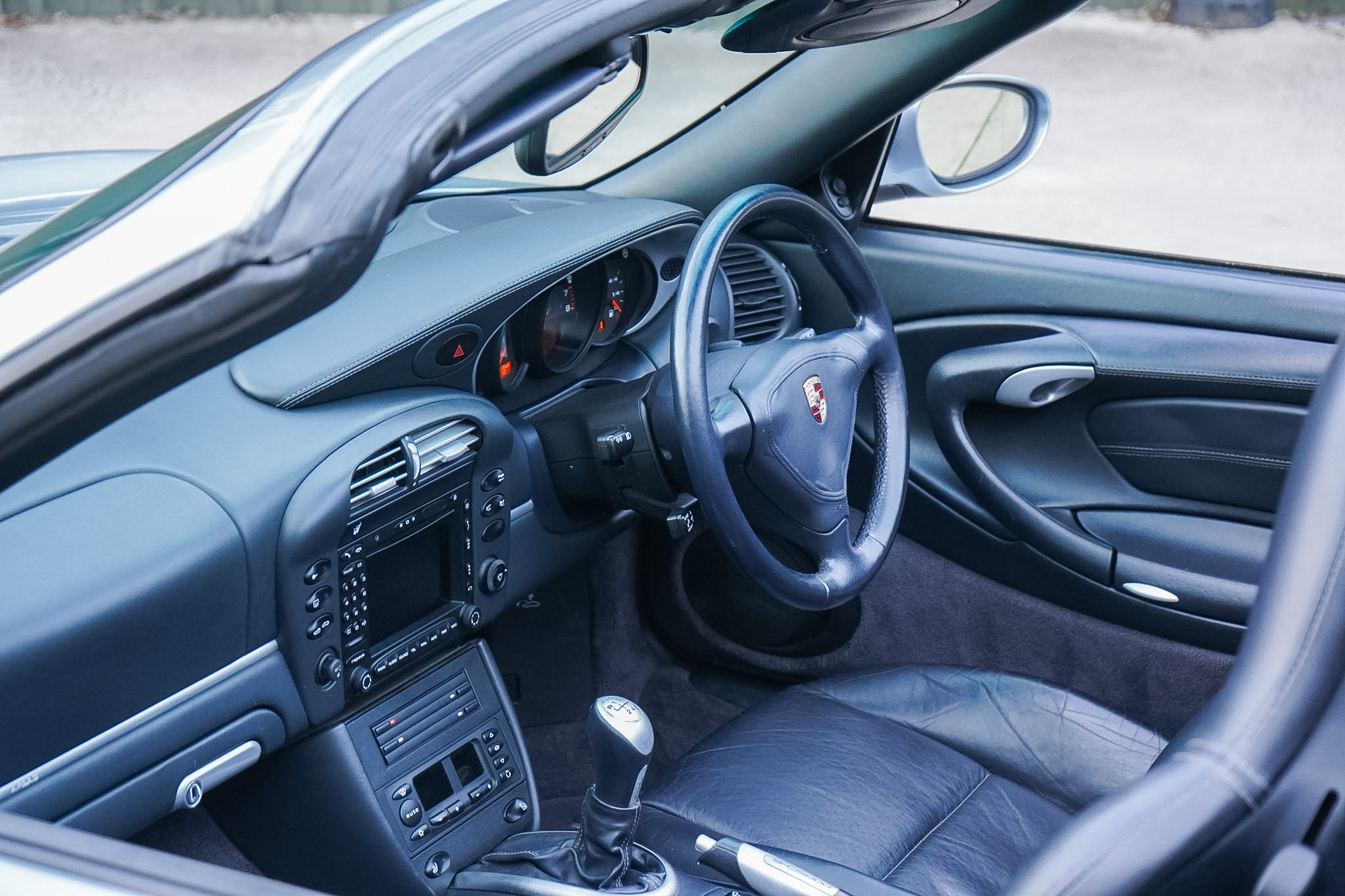 Porsche 911 (996) Turbo X50 Cabriolet cockpit, steering wheel and centre-console view.