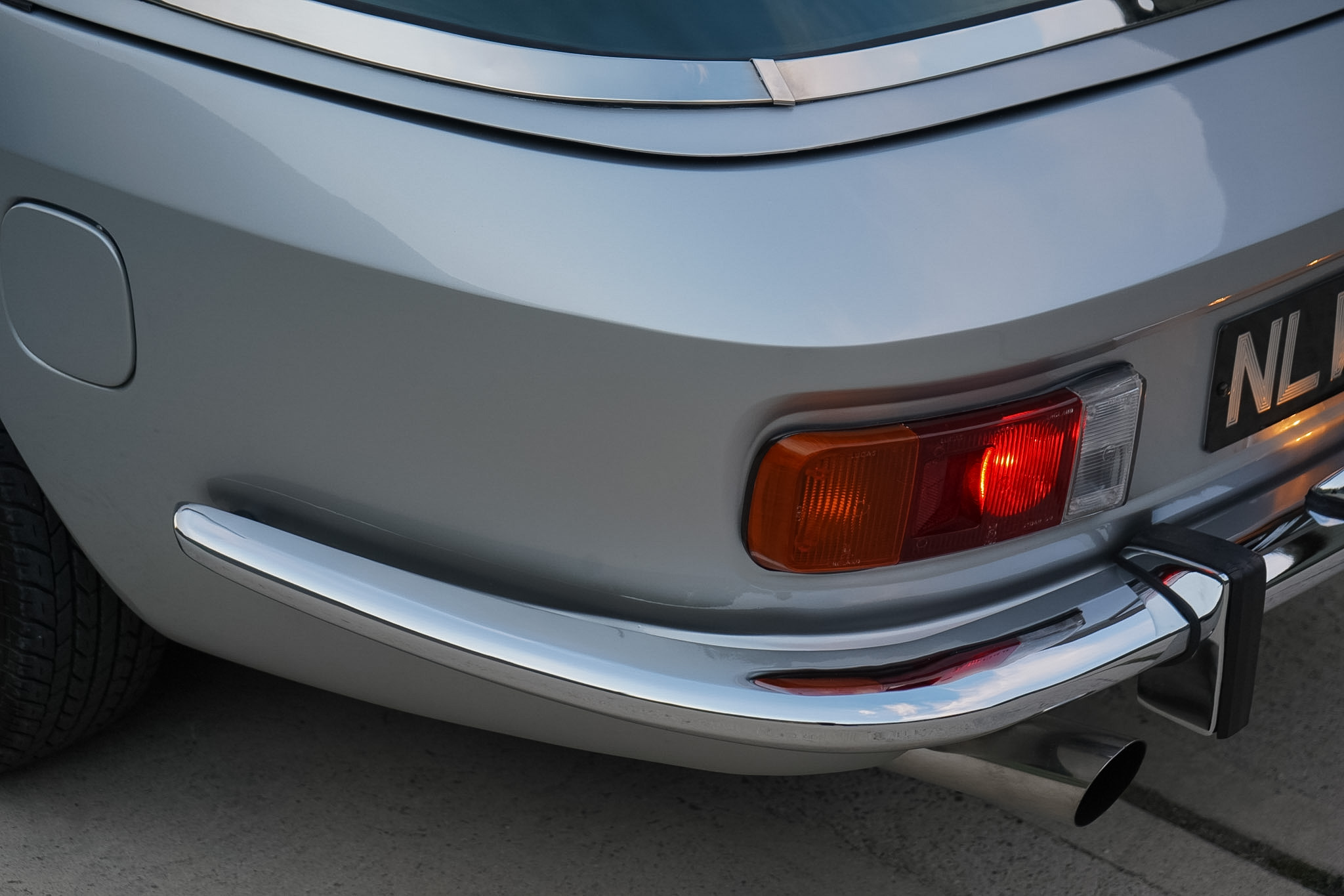 Silver Jensen Interceptor Mk III rear corner and tail-lamp detail.